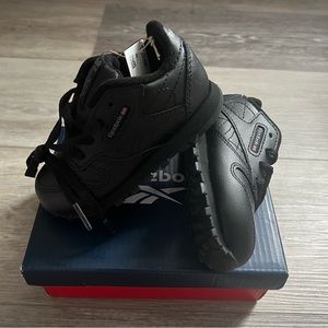 New in Box Reebok Classic Leather Infant Running Sneakers